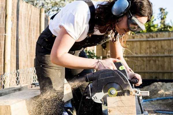 Die Home Depot Foundation startet ein 200.000 US -Dollar -Stipendienprogramm für Frauen im Bauwesen
