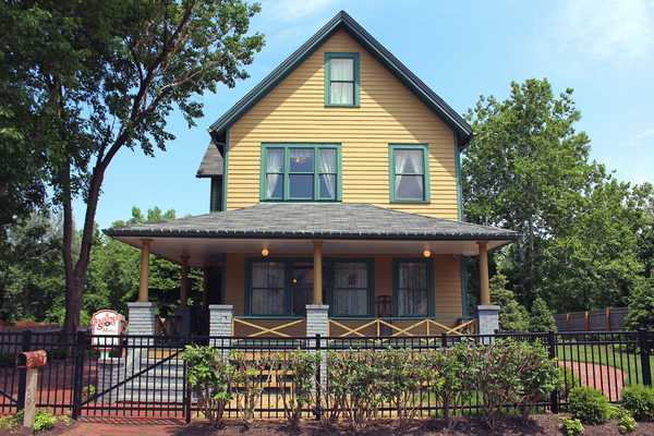 Rumah dari “A Christmas Story” siap dijual