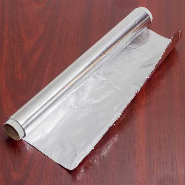 La verdadera razón por la que el papel de aluminio tiene un lado brillante y un lado opaco