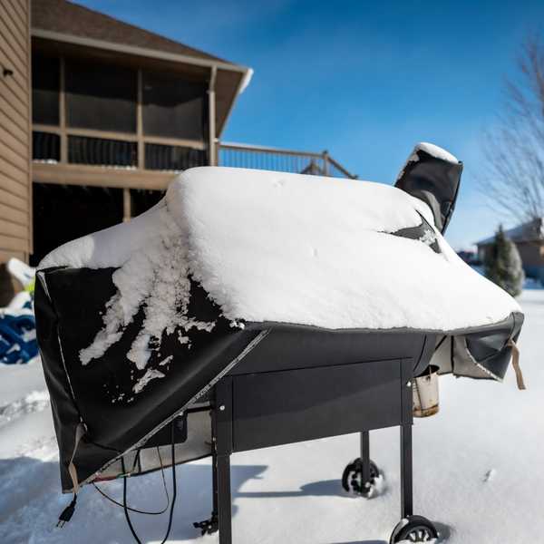 La bonne façon de préparer des grils à granulés et des fumeurs pour l'hiver