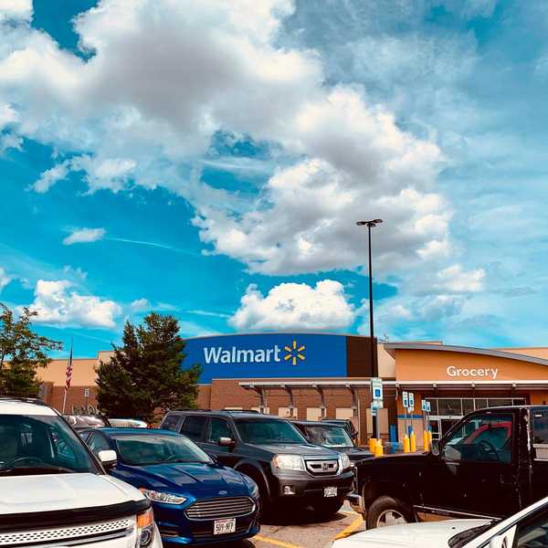 Der seltsame Gegenstand Walmart verbirgt sich vor Stürmen