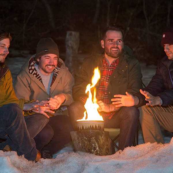 Ce feu de camp portable vous permet de profiter d'un feu presque partout où