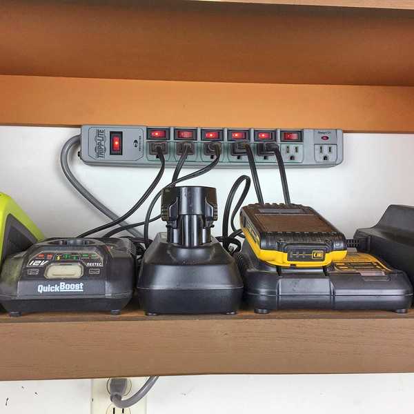 Power strip ini harus dimiliki untuk bengkel Anda