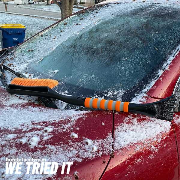 Este raspador de hielo del automóvil viral le ahorrará tiempo en las mañanas nevadas