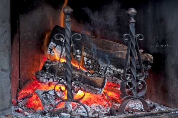 Consejos para elegir chimenea andirons y rejillas