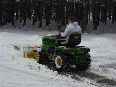 Transforme seu trator de gramado em um arado de neve ou soprador