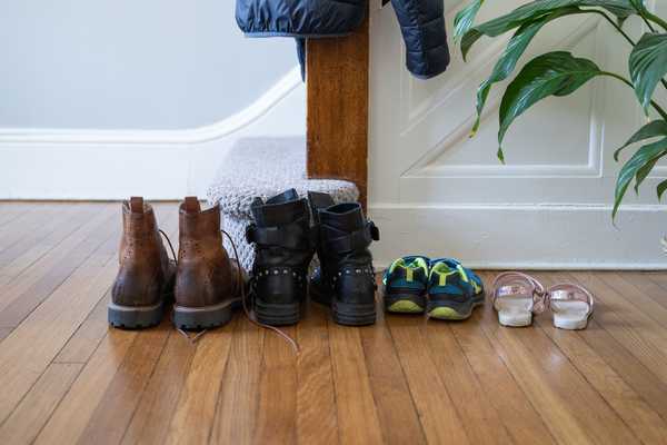 Noszenie butów w domu dobre lub złe?