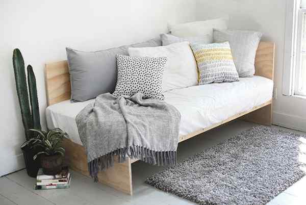 Proyek Akhir Pekan 5 Desain untuk Daybed DIY