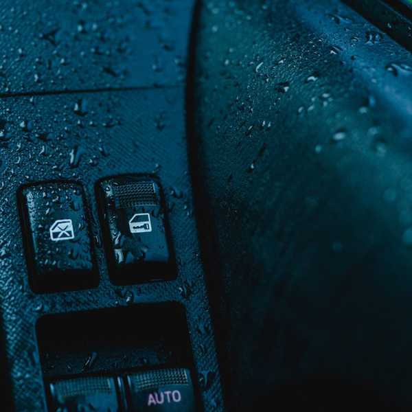 Que faire si vous laissez les fenêtres de votre voiture sous la pluie