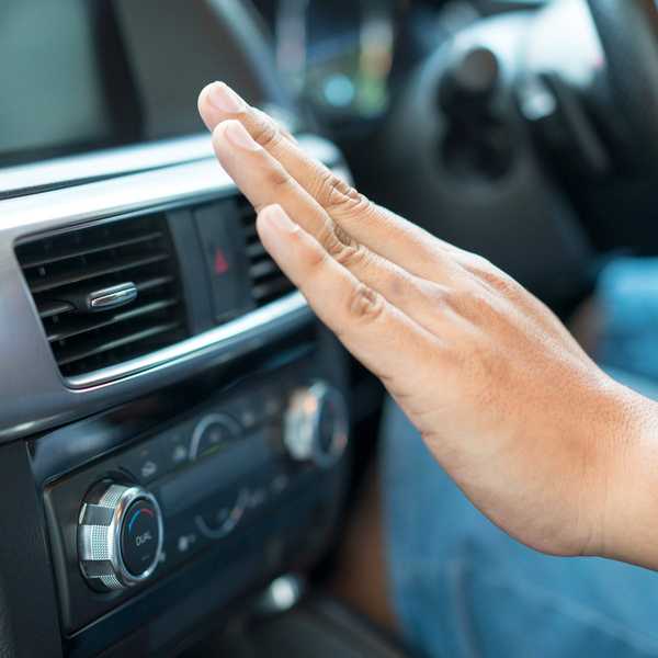 Pourquoi ma voiture ne souffle-t-elle pas à l'air froid?