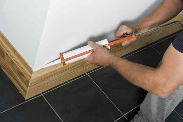 Cara Caulk Baseboards