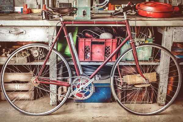 Cómo montar en la pared una bicicleta