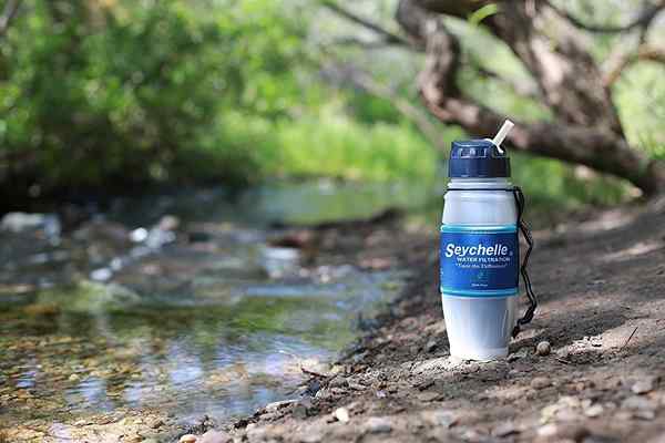 Las mejores botellas de agua de filtro para agua limpia sobre la marcha