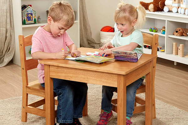 Les meilleures tables pour enfants pour les travaux scolaires et jouer