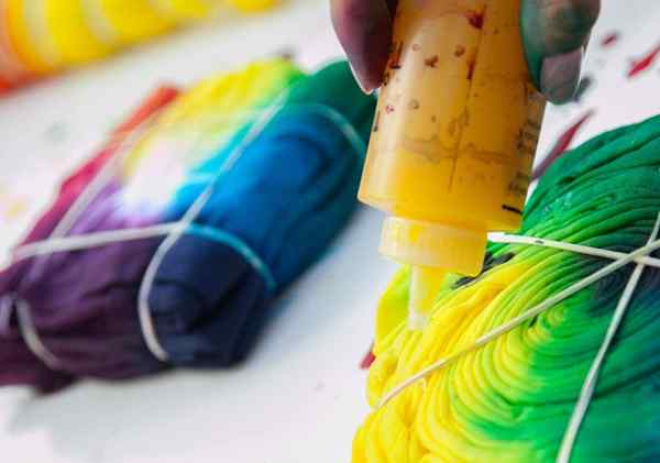 Kit Tie-Dye Terbaik untuk Projek DIY Anda