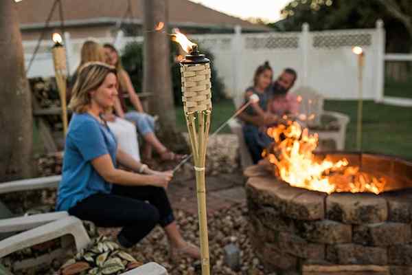 Las mejores antorchas de tiki para tu espacio al aire libre