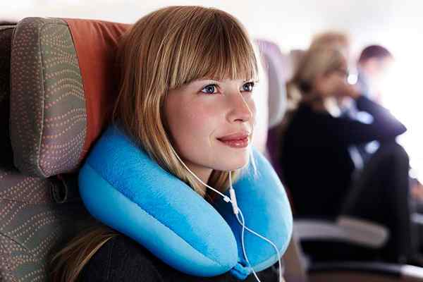 Las mejores almohadas de viaje para viajes por carretera y vuelos