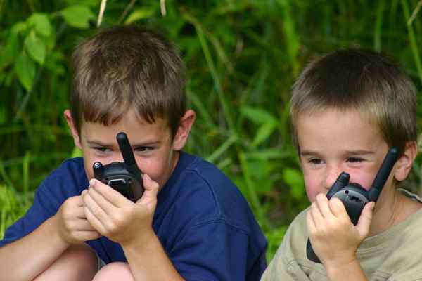 Walkie-Talkies terbaik untuk kanak-kanak