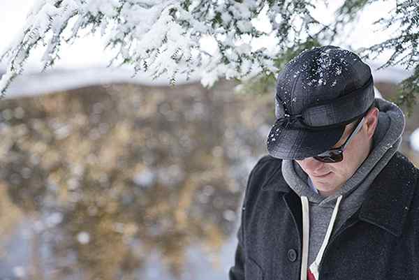 Os melhores chapéus de inverno para homens e mulheres quando trabalham lá fora