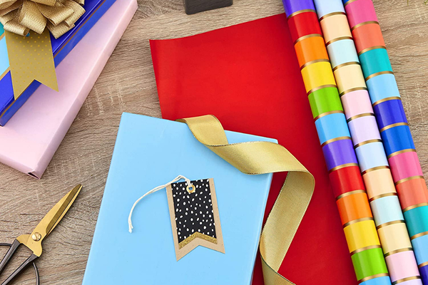 Le meilleur papier d'emballage et les fournitures pour offrir des cadeaux