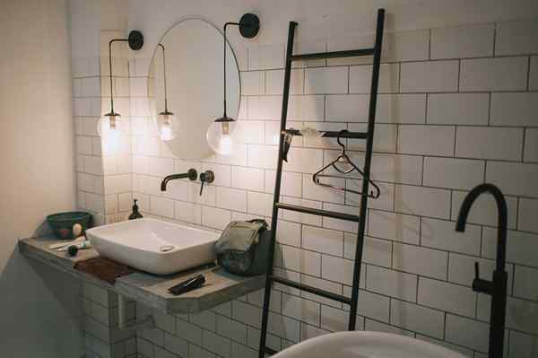 10 ideas de iluminación de baño para una actualización instantánea