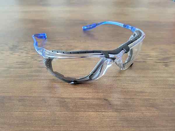 ¿Son estas gafas de seguridad de 3M asequibles lo suficientemente duraderas para trabajos difíciles??