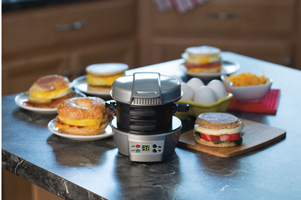 Holen Sie sich den Hamilton Beach Breakfast Sandwich Maker für 30% Rabatt bei Macy's für einfachere und schnellere Morgen