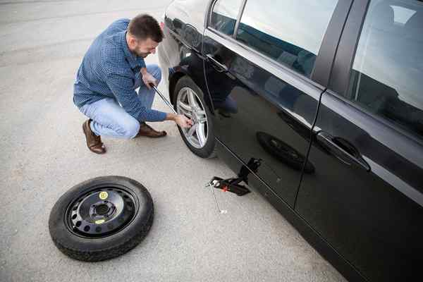 Cómo cambiar un neumático como un profesional