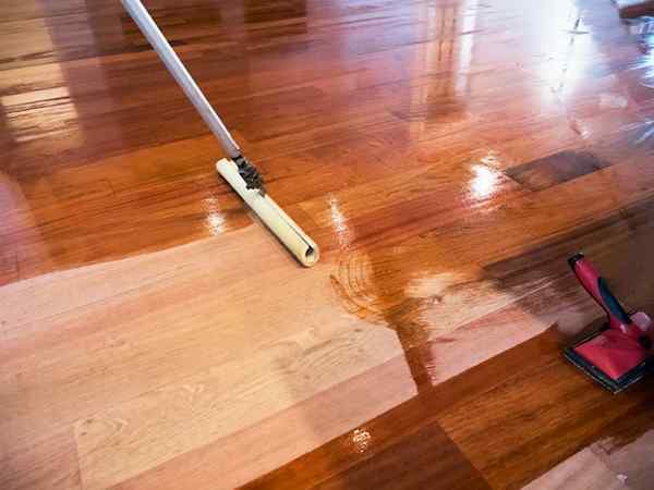 Cómo reiniciar los pisos de madera dura