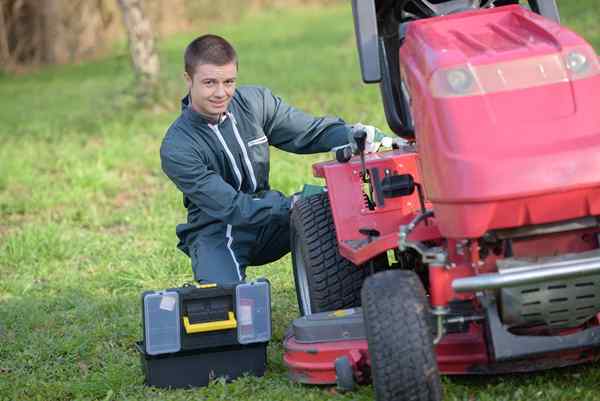 Baterai traktor rumput terbaik untuk menjaga peralatan Anda tetap seperti baru