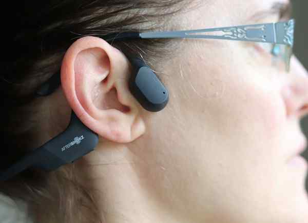 Headphone baru ini melakukan suara melalui tulang-dan sangat bagus untuk melakukan multitasking