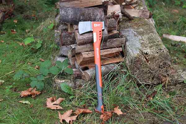 Cette hache Husqvarna gère bien mais cela en vaut la peine?