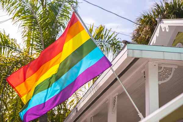 5 Cara Pemilik Rumah Boleh Menyokong Komuniti LGBTQIA+ Pada Bulan Pride