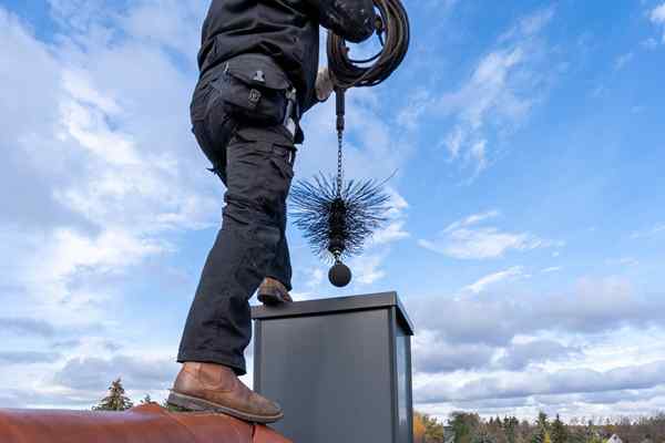 Todo lo que necesitas saber sobre la contratación para la limpieza de la chimenea