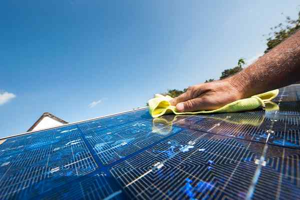 Cómo limpiar paneles solares