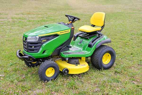 Vale la pena el tractor de césped John Deere S130?