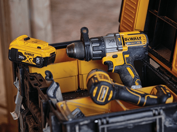 Lowe's donne des batteries de dewalt gratuites, voici comment en obtenir un