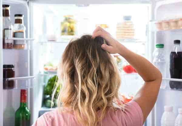 Resolvido! Como refrescar uma geladeira fedorenta