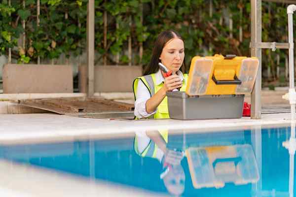 Résolu! Que faire de l'eau de piscine nuageuse