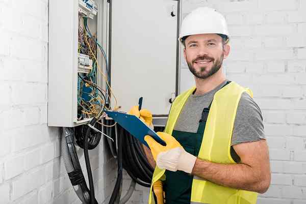 Le meilleur électricien près de moi comment embaucher le meilleur électricien près de moi en fonction des coûts et d'autres considérations