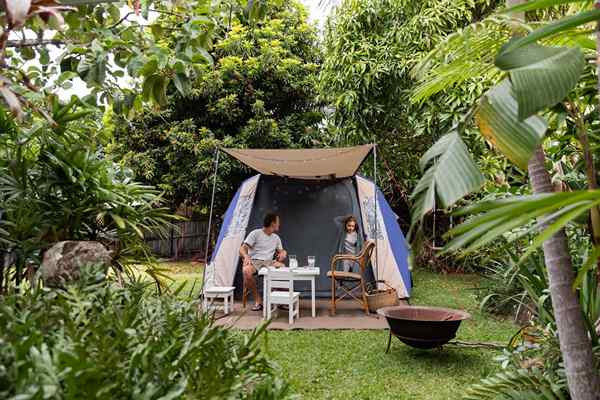 La mejor guía de campamento de patio trasero para el verano