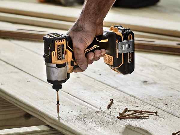 Vous pouvez obtenir un outil Dewalt gratuit chez Lowe en ce moment, comment est comment