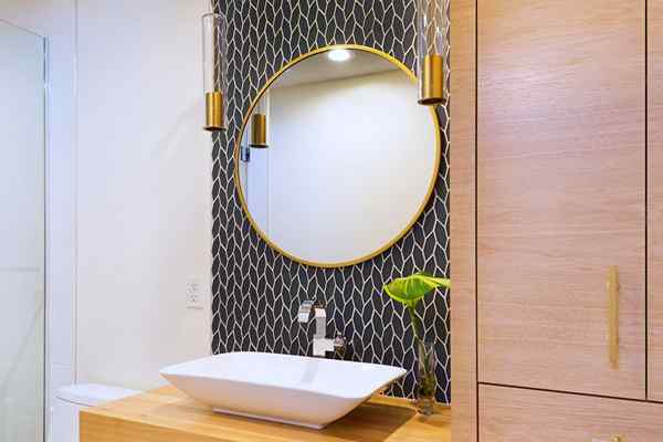 19 idées de miroir de salle de bain pour améliorer votre vanité