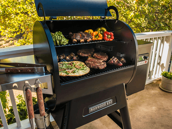 ACE Hardware memiliki penjualan besar di Traeger Grills-Up hingga $ 300