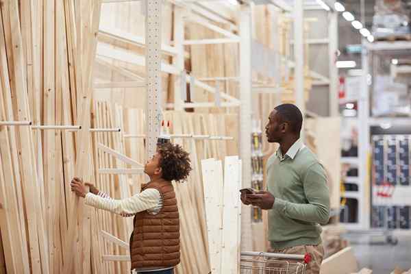 Los precios de la madera son más bajos, pero aquí es por qué los proyectos de su casa aún podrían costar más