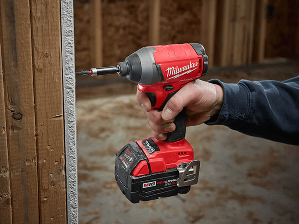 Milwaukee -Tools sind kaufen, erhalten Sie gerade einen kostenlos bei Ace Hardware