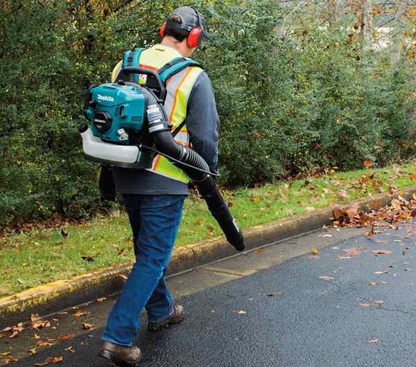 Les meilleures souffleurs à feuilles de gaz pour le travail de jardin