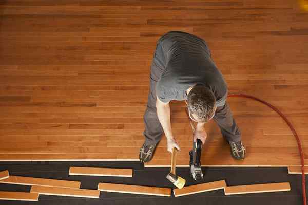 Quelle est la différence? Préfini vs. Plancher de bois franc inachevé