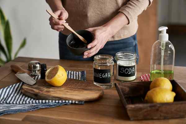 10 façons étonnamment efficaces de nettoyer avec du bicarbonate de soude et du vinaigre