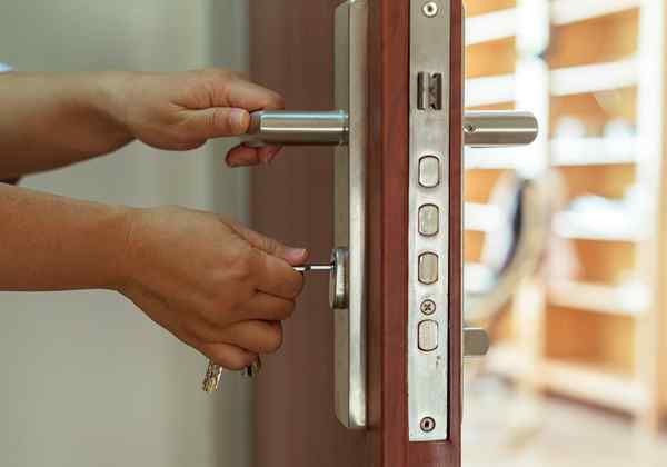 7 formas prácticas de mejorar la seguridad de las puertas de los apartamentos al alquilar